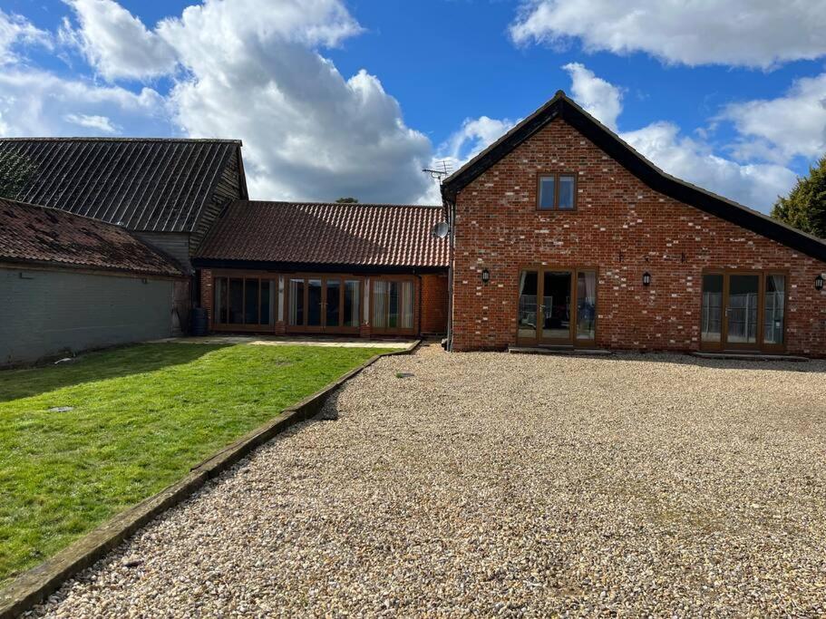 Charming Norfolk Barn Conversion In Barnham Broom Norwich Exterior photo